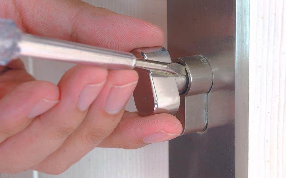 demontage serrure porte Penchard