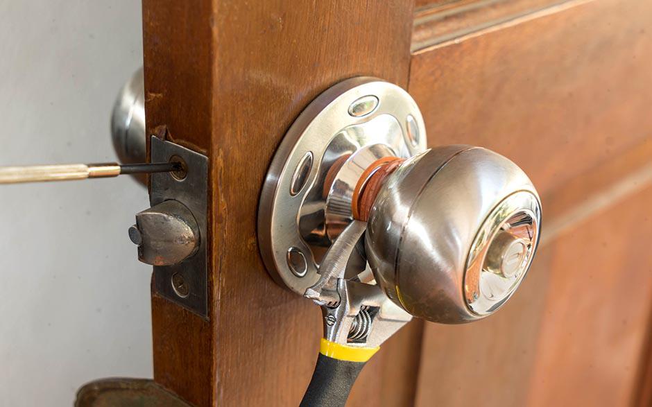 rapidité serrurier ouverture de porte La Destrousse