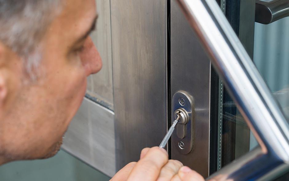 rapidité serrurier ouverture de porte La Destrousse